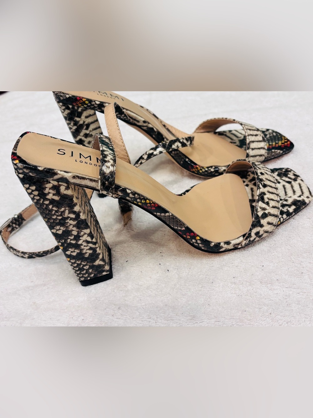 Brand New Stylish Heels By Simmons/London - Size 8 - heel 4 3/4 inches - Box 18